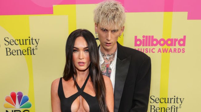 Machine Gun Kelly се намушкал с нож, опитвайки се да впечатли Меган Фокс