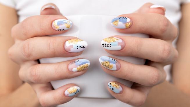 Маникюр с бадемова форма: 5 идеи за лятото