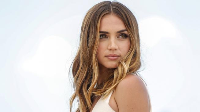 Гаджето на Бен Афлек с гореща фотосесия 