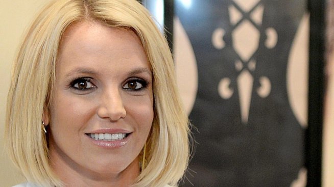 Отлагат скандалните мемоари на Бритни Спиърс