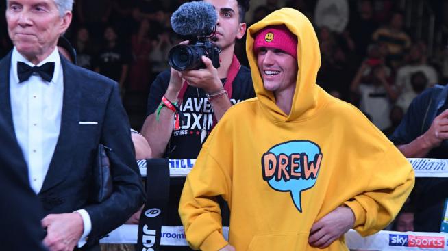 Феновете победиха! Джъстин Бийбър си обръсна мустака