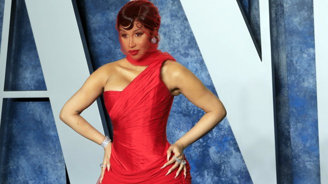 Фен замери Карди Би на концерт, тя му отвърна