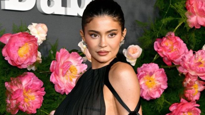 Кайли Дженър сподели нови очарователни снимки на сина си