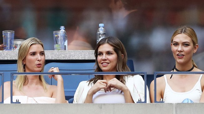 Иванка Тръмп и бременната Карли Клос се помириха след години на отчуждение