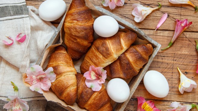 Рецепти за Великден – топли и пухкави козуначени кифлички