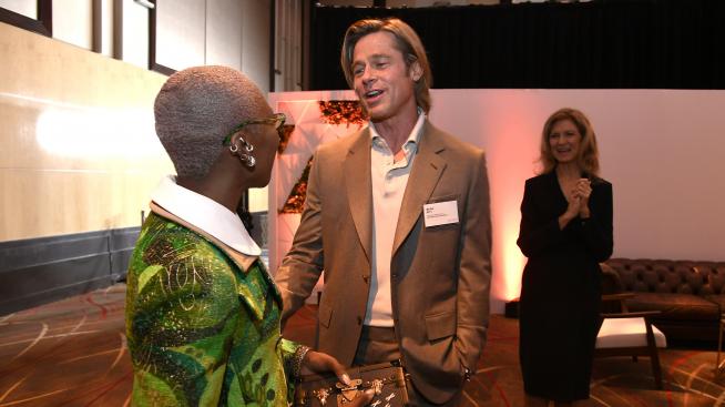 Брад Пит носи табелка с името си, а ти кой точно беше?