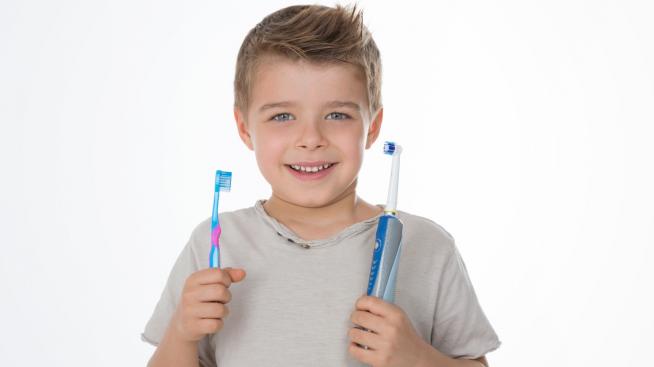 Електрическа vs ръчна четка за зъби: Коя е по-добра?