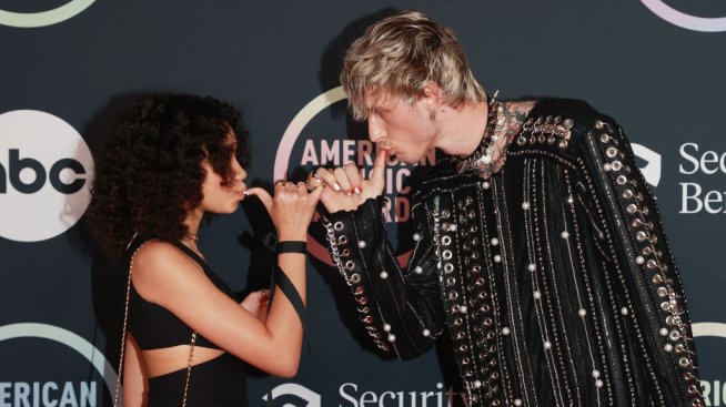 Machine Gun Kelly си намери нов татуист – дъщеря му