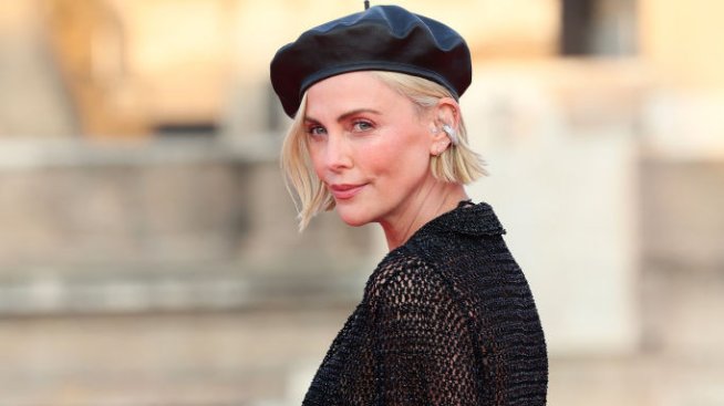 Чарлийз Терон се регистрира в приложение за запознанства