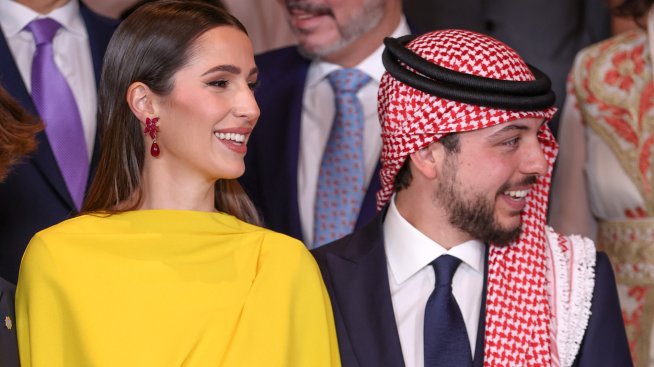 Кралски блясък: Принцеса Раджва от Йордания показа бременността си в дизайнерска рокля