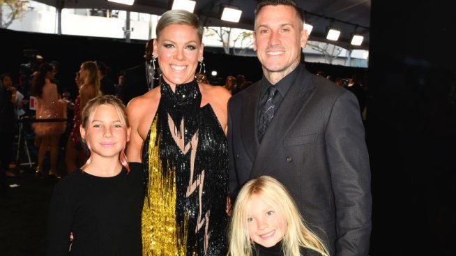 Пинк направи шокиращо разкритие за началото на романса си с Кери Харт