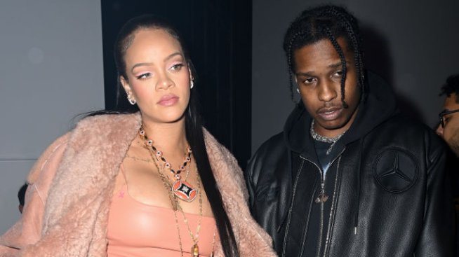 Риана роди момче!