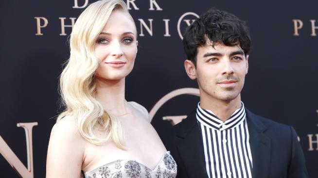 Масаж за лице – в рутинната грижа на Джо Джонас 