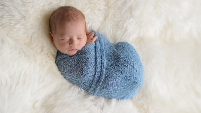 Николета Маданска показа за първи път новородения си син