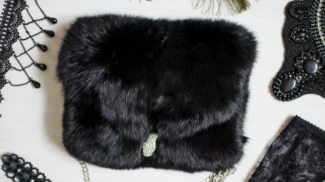 Космати дамски чанти – сред предпочитаните за зимата