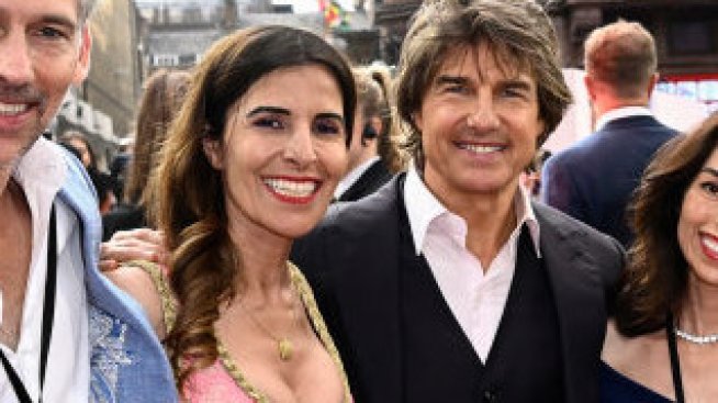 Том Круз продължава да подхранва слуховете, че е във връзка с агентката си 