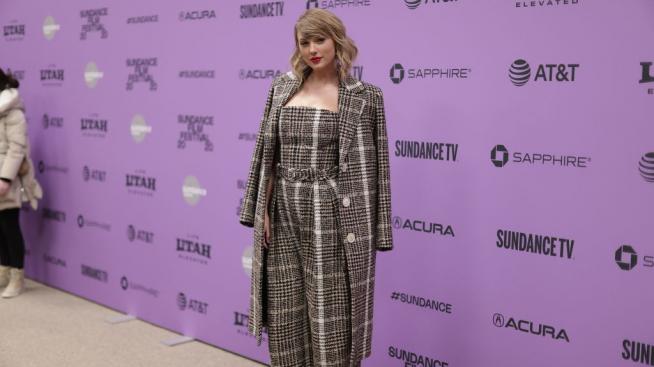 Тейлър Суифт дари 6000 долара на фенове, останали без работа