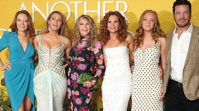 Разтърсена, но не сломена, Блейк получи подкрепа от сестрите си на червения килим