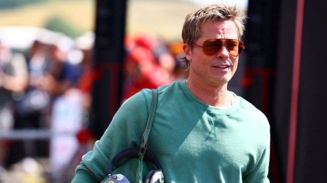 Наслада за очите – голият Брад Пит показа множеството си татуировки