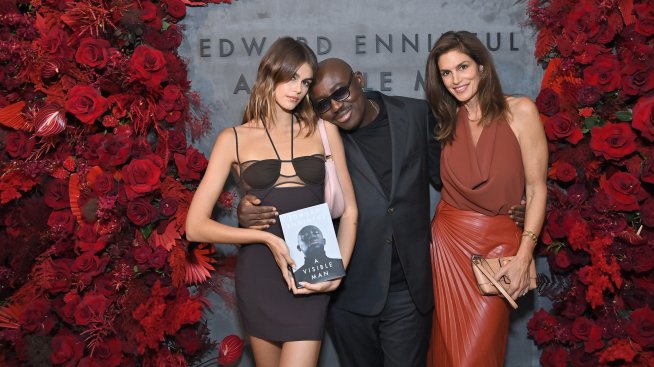 Синди Крауфорд, Салма Хайек, Виктория Бекъм на последната корица на Едуард Енинфул за Vogue