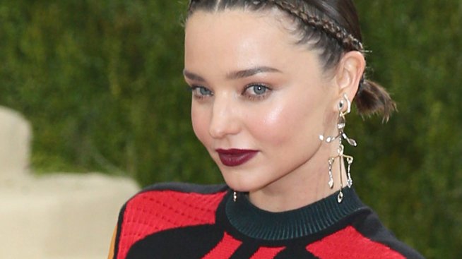 Зимна мода – Миранда Кер на ски със стил 