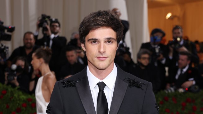 Джейкъб Елорди отново сам, скъса и с Оливия Джейд