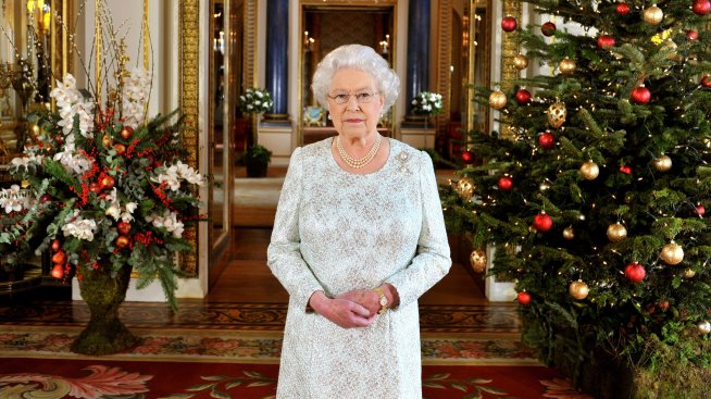 За Коледа – ще има ли снимка Хари и Меган на бюрото на кралицата? 