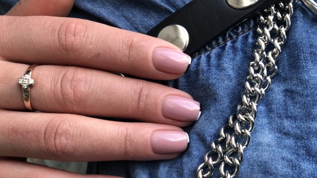 Френски маникюр 2022 – коя ретро тенденция се завръща?