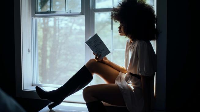 Модел на 6: Принцеса Диор и нейните буйни къдрици