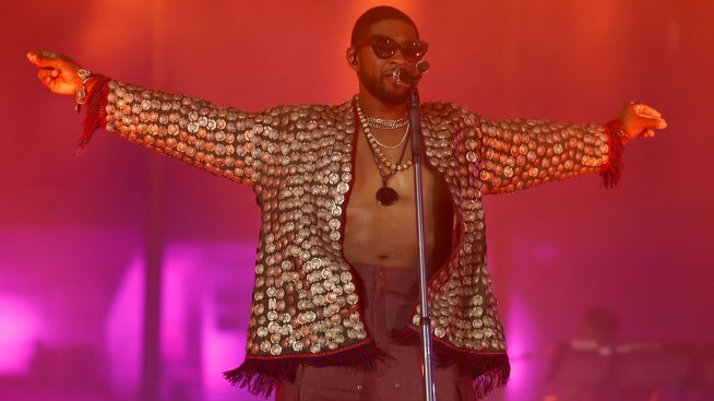 Сексапил, мускули и плочки – Ъшър по бельо за SKIMS