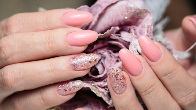 Маникюр розов брокат - да уловим топлината в края на лятото