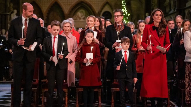 Кейт Мидълтън и принц Уилям присъстваха на коледната служба с децата си
