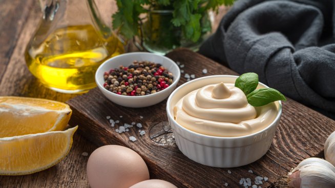 Бързо, лесно, вкусно – Как да си направим майонеза с великденски яйца