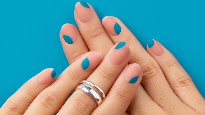 Нов маникюр – пробвайте тенденцията „попарт“ петна