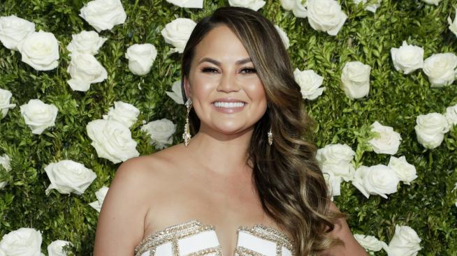 Лоб прическа – новата визия на Криси Тейгън