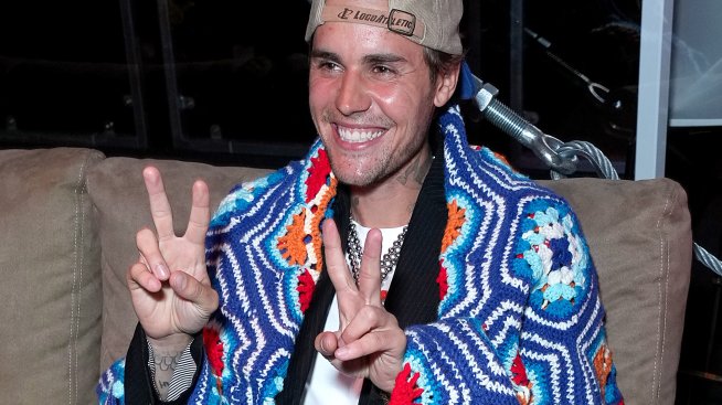 Джъстин Бийбър се наметна с одеяло за партито след Оскарите