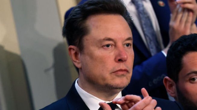 Транс дъщерята на Илон Мъск, Вивиан, заклейми баща си като сериен прелюбодеец