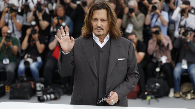 Джони Деп с автопортрет, нарисуван по време на делото срещу Амбър Хърд