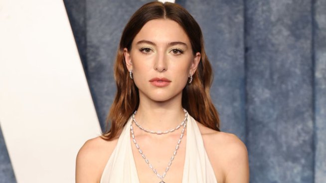 Приказна булка – вижте първите сватбени снимки на дъщерята на Стив Джобс 