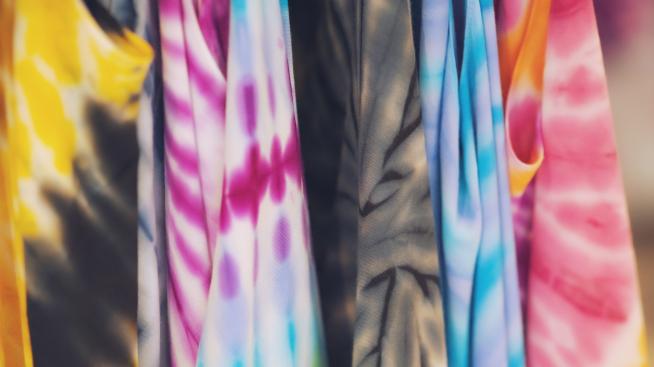 Tie-dye – сред принтовете в гардероба за пролетта 
