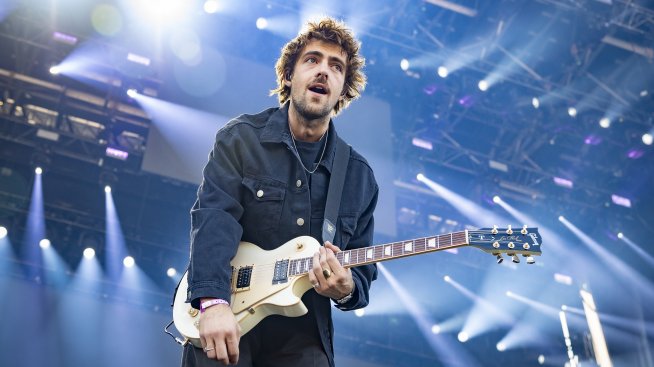 Роки Линч – горещ рок музикант на корицата на GQ