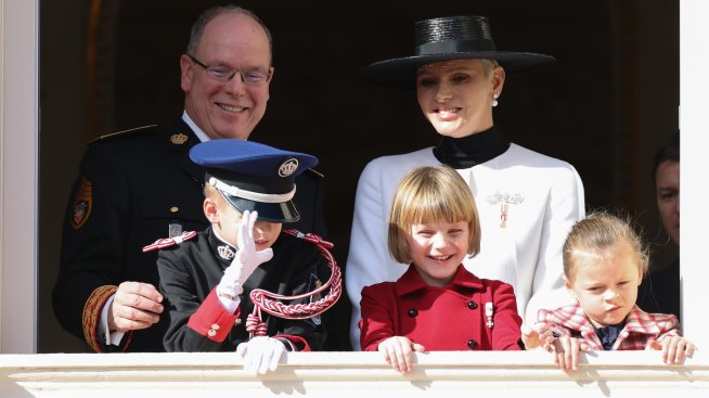 Принц Албер е горд с принцеса Шарлийн за победата ѝ в най-трудната година