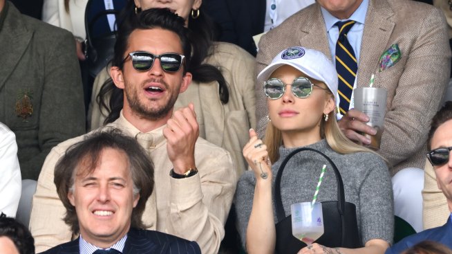 Ариана Гранде официално подаде молба за развод