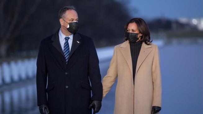 Зимни палта: Моделът на Камала Харис със скрито послание