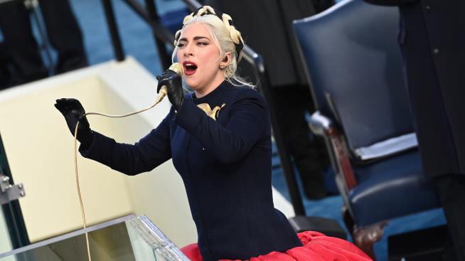 Стрелба по човек от екипа на Лейди Гага, откраднаха кучетата ѝ