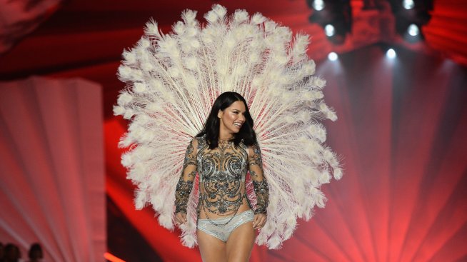 Адриана Лима се завръща у дома &ndash; отново е част от Victoria's Secret