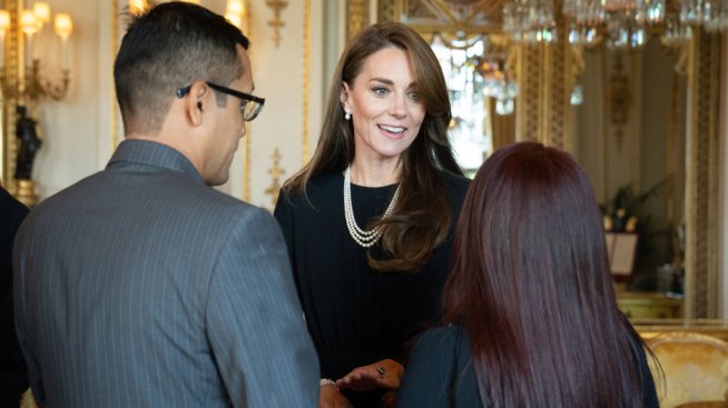 Кралско наследство: Кейт Мидълтън с перлите на кралицата