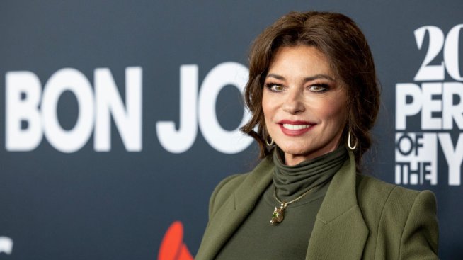 Шаная Туейн на 60 - звездата посрещна юбилея си по секси бельо