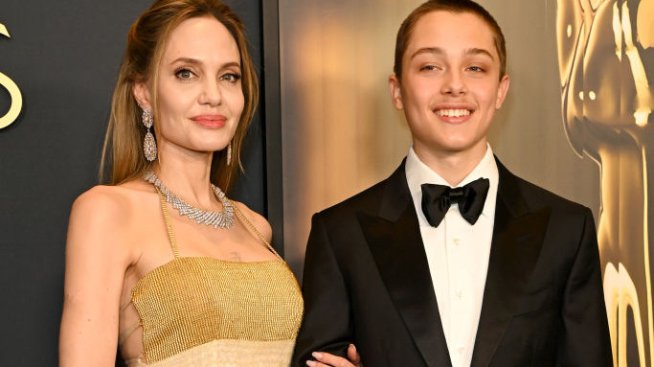 Нокс Джоли-Пит показва фитнес рутина по време на джогинг в Лос Анджелис