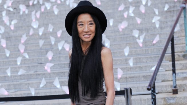 Вдъхновение за всички възрасти: 73-годишната Вера Уанг с минирокля